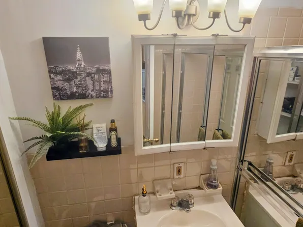 311 East 60th Street image 6 of 6