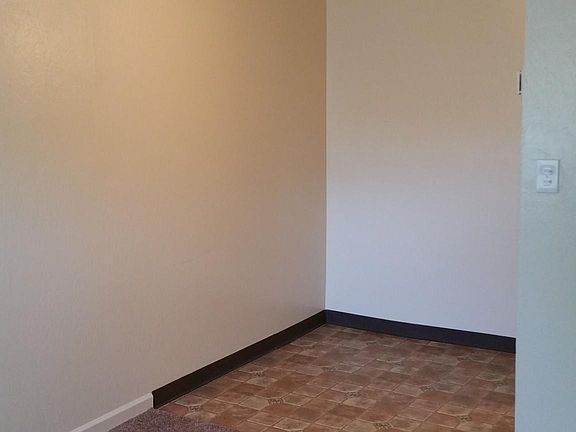 5th image of 644 Maple St APT 8