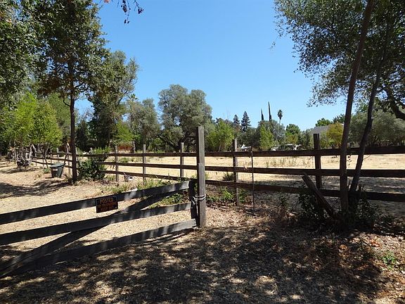 5th image of 5601 Gibbons Dr