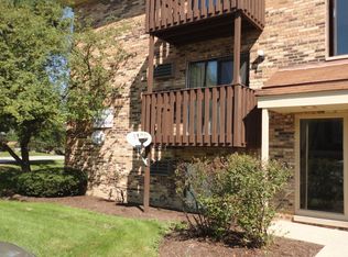 535 Brookside Dr APT B, Westmont, IL 60559