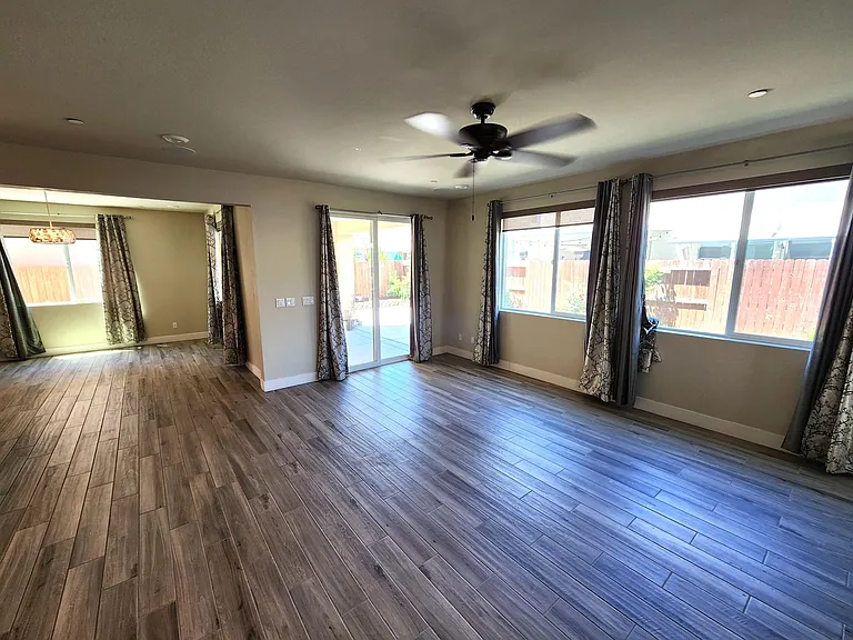 4549 Maple Crest St — Photo 4