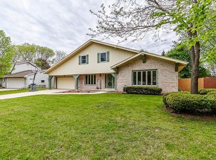 482 Edelweiss Dr, Green Bay, WI 54302