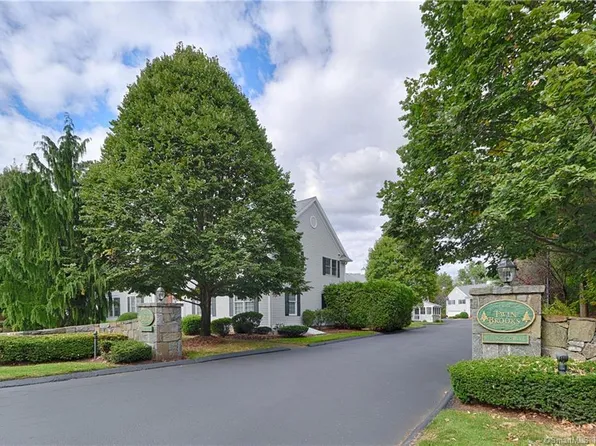 15 Village Drive #15, Trumbull, CT 06611