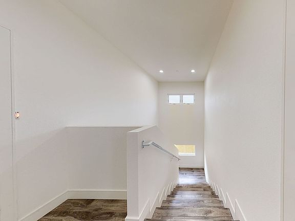 3rd image of 3117 Raymond Ave #4