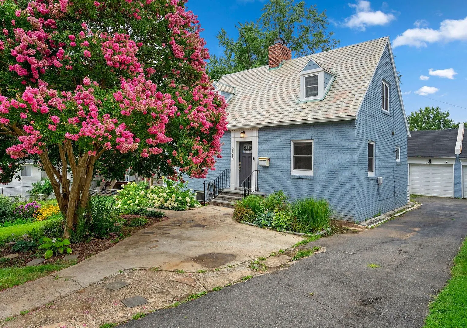 Renovated Cape Cod with Den, Garage, Driveway & Spacious Backyard — Photo 2