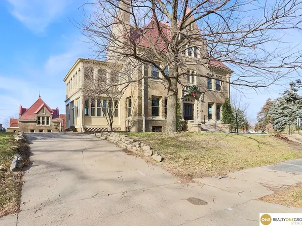 140 N 39th St, Omaha, NE 68131