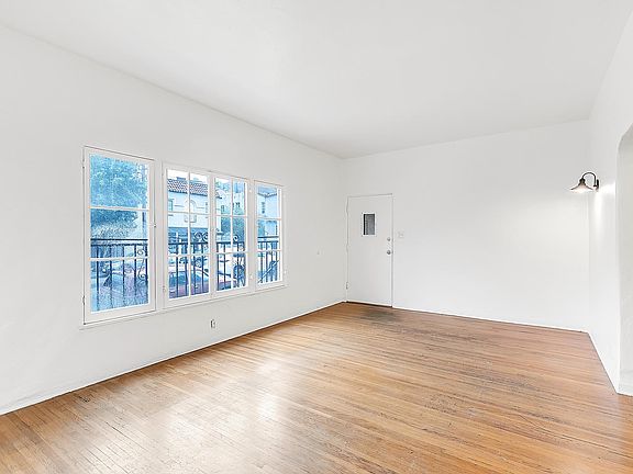 3rd image of 1612 Silver Lake Blvd