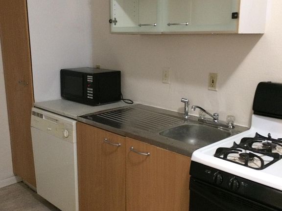 5th image of 4329 Roanoke Pkwy APT 1