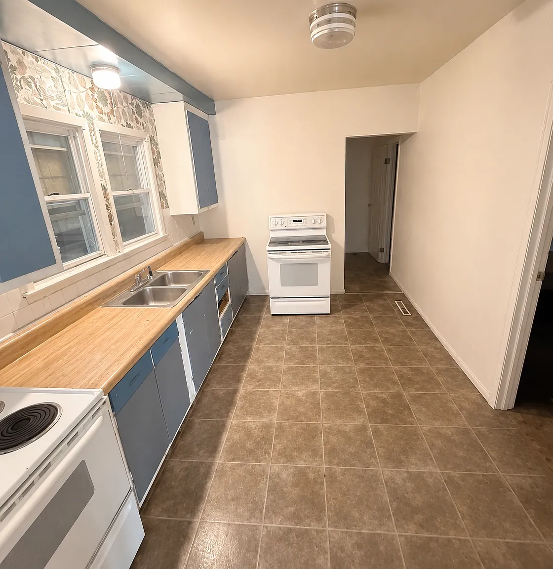 Own a Duplex Opportunity for Only $1,200/mo — Photo 2