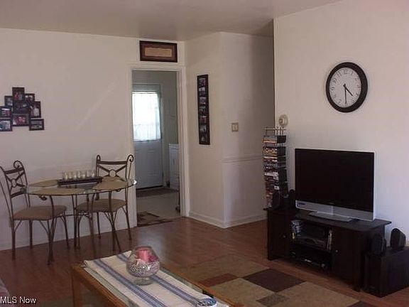 2nd image of 2833 8th St
