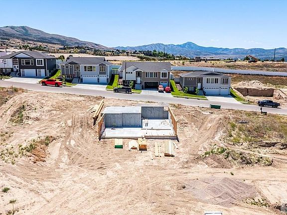 5th image of 563 Vista Dr