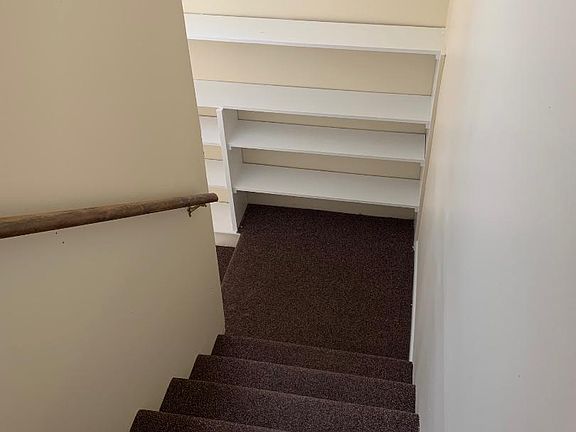 5th image of 426 Colchester Ave #1