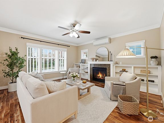 4th image of 1704 25th Avenue NE