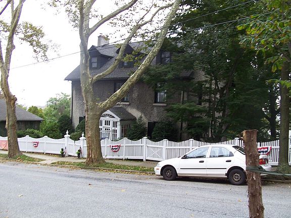 3rd image of 131 Marion Ave