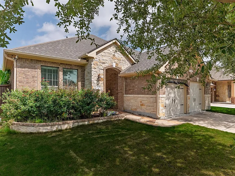 2732 Marshall Trl — Photo 2