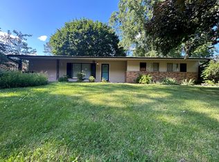 4710 Highcrest Rd, Rockford, IL 61107