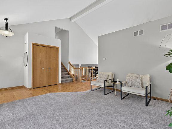 4th image of 2730 Kingsway Ave