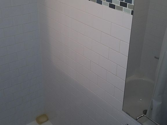 4th image of 959 E 108th St