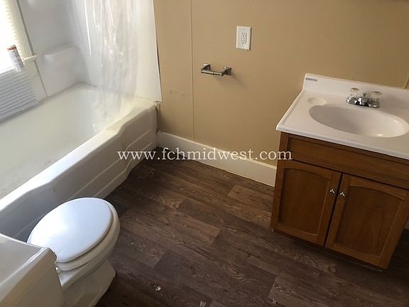 4th image of 630 W Dewald St #1