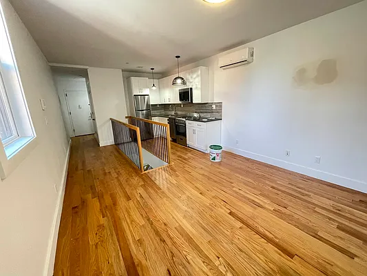 Rented by Tapiro Realty | media 6