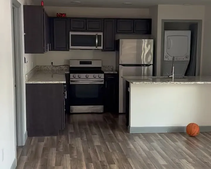 2500 Erving Ave — Photo 1