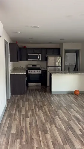 2500 Erving Ave Photo 1