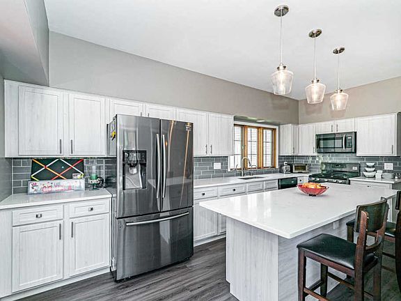 3rd image of 658 Dogleg Ln
