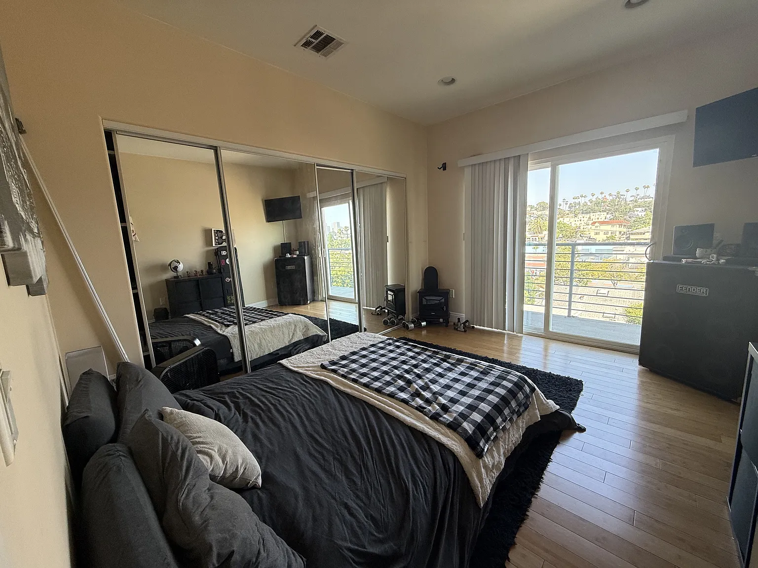 4 bed, $1,200 — Photo 4