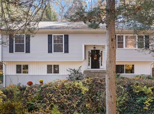 46 Lakeview Ter, Sandy Hook, CT 06482