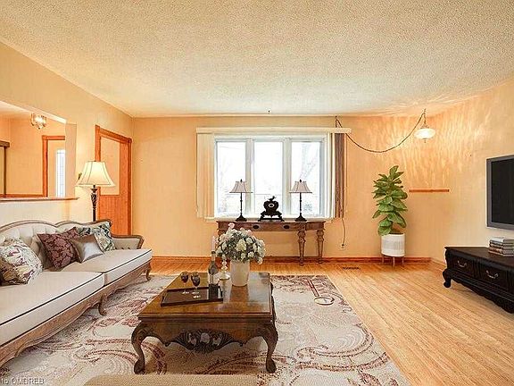 4th image of 125 Prince Charles Dr