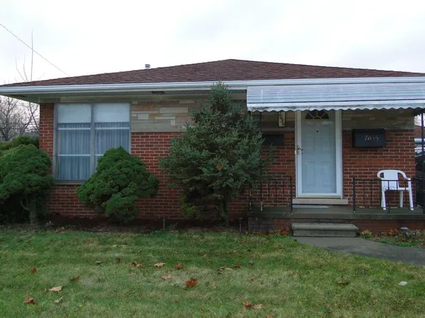 7035 Rosemary St, Dearborn Heights, MI 48127
