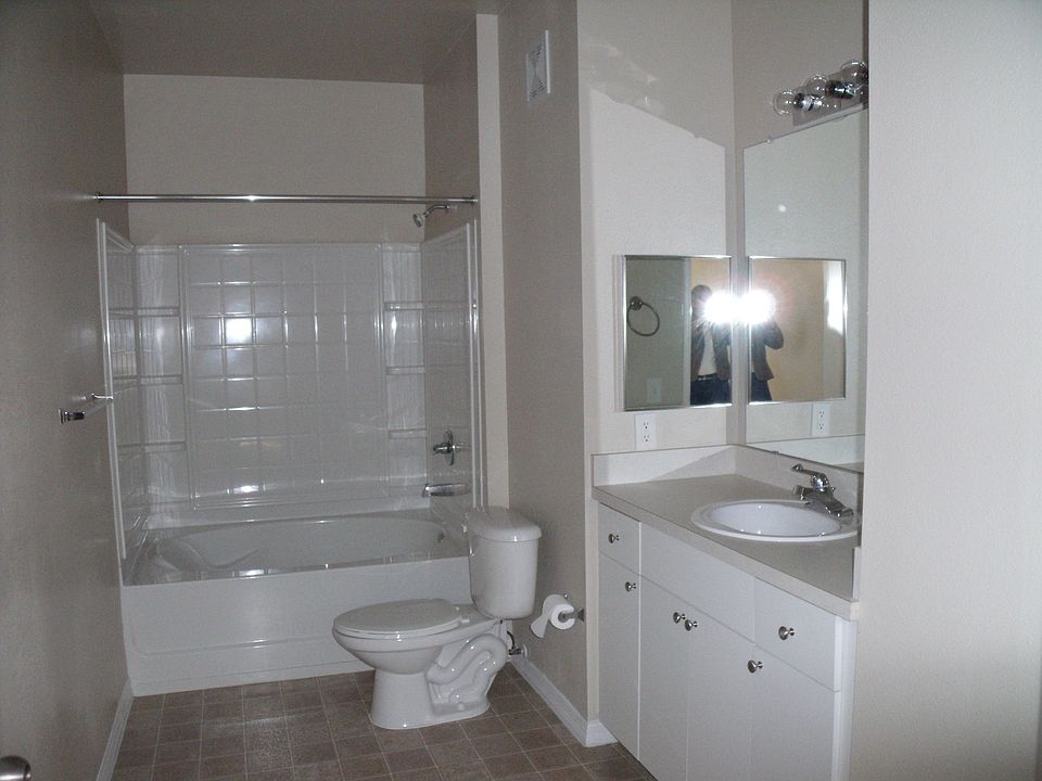 2nd image of 1710 Villa Capri Cir APT 304