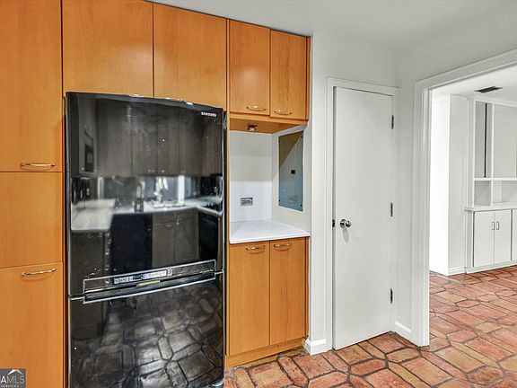 4th image of 147 15th St NE Unit 15D