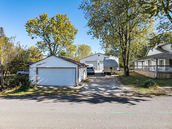 4th image of 406 S Godfrey Ave
