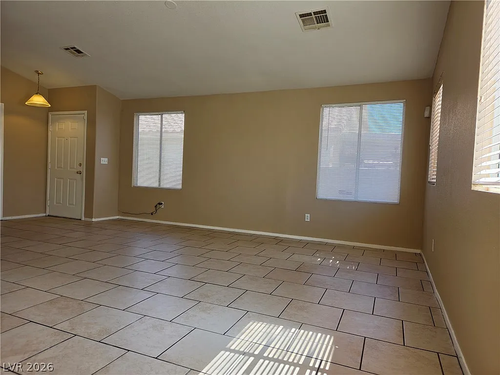 3 bed, 2.0 bath, 1368 sqft, $1,795 — Photo 4