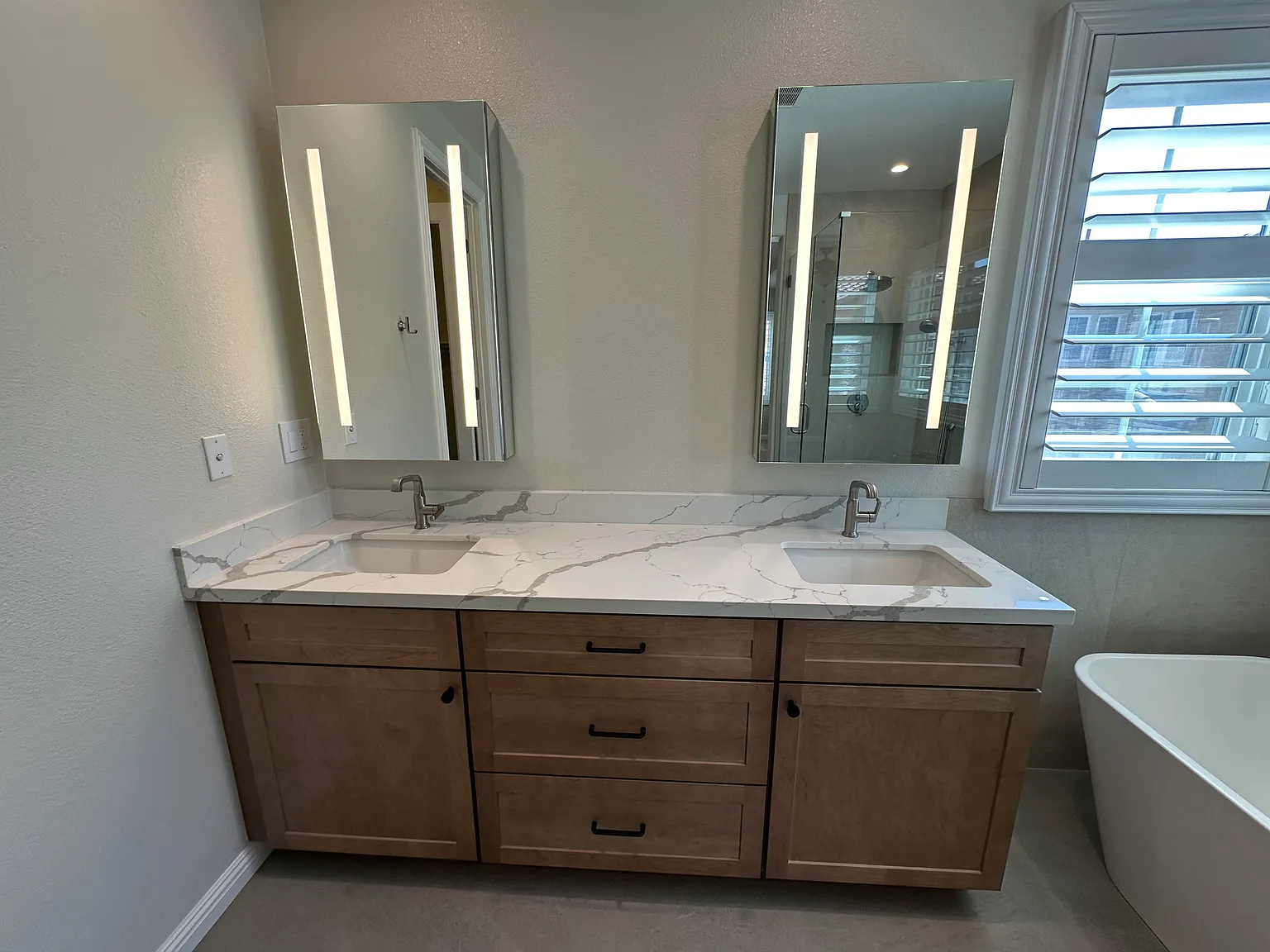 4 bed, 2356 sqft, $5,695 — Photo 3