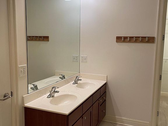 4th image of 1101 Walnut St Unit 606