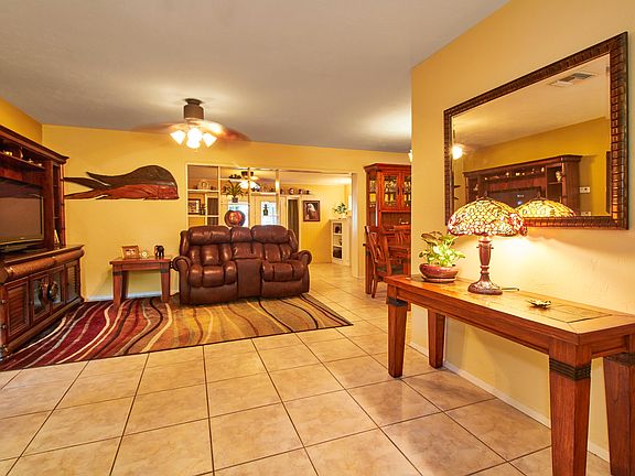 5th image of 229 NW Lincoln Cir N