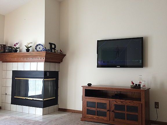 5th image of 740 Kent Cir