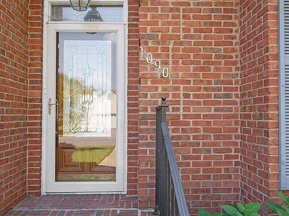 3rd image of 1090 Constitution Dr