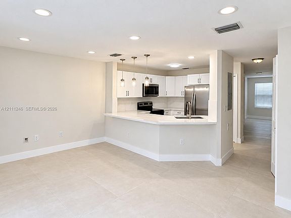 4th image of 12902 SW 30th St #133