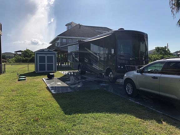 4th image of 908 Magnolia Ln