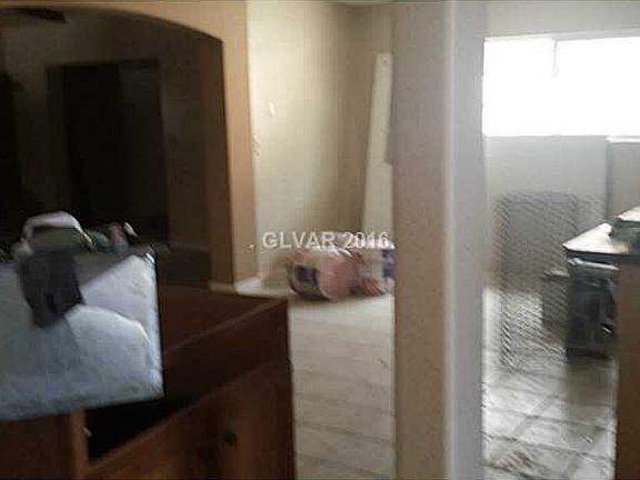 3rd image of 2220 Los Altos St