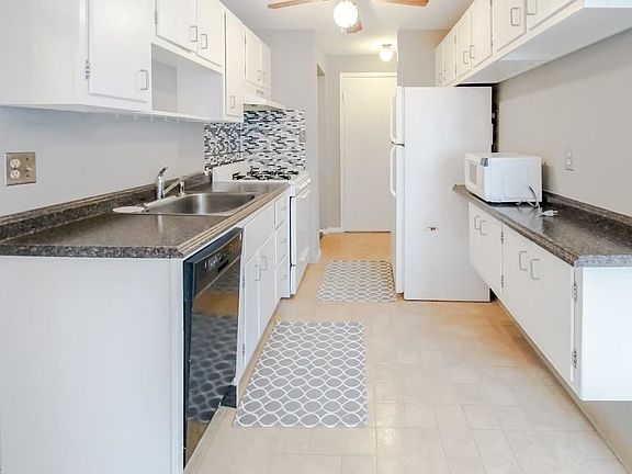 2nd image of 6000 Nob Hill Dr APT 212