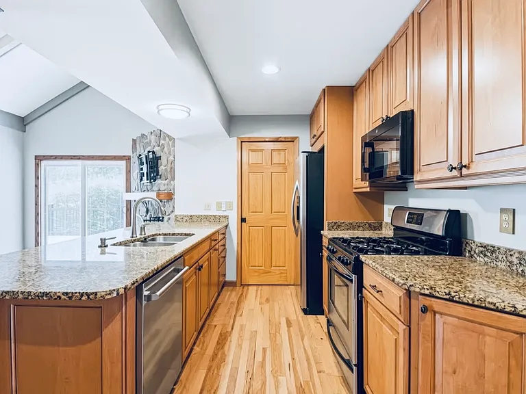 947 Canterbury Dr #60014 — Photo 20
