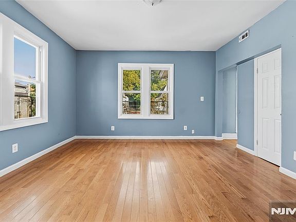 4th image of 10 Howell Place
