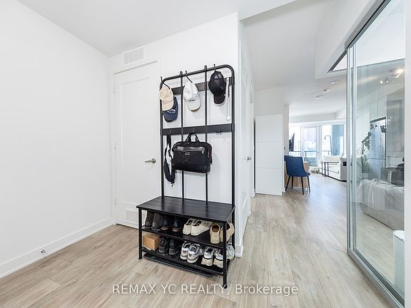 4th image of 135 Lower Sherbourne St #1464