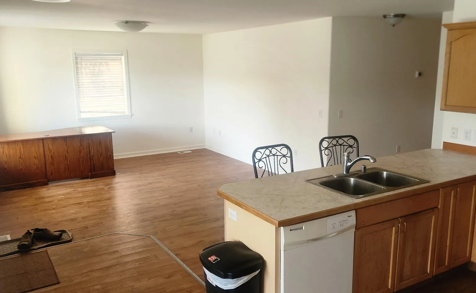 3 bed, 1300 sqft, $975 — Photo 1