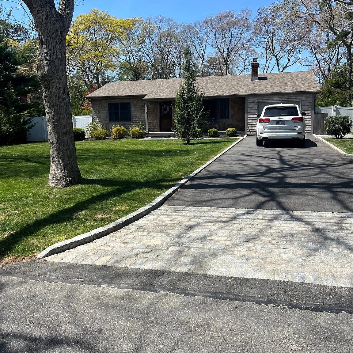 3 bed, 1.0 bath, 1400 sqft, $12,000 — Photo 2