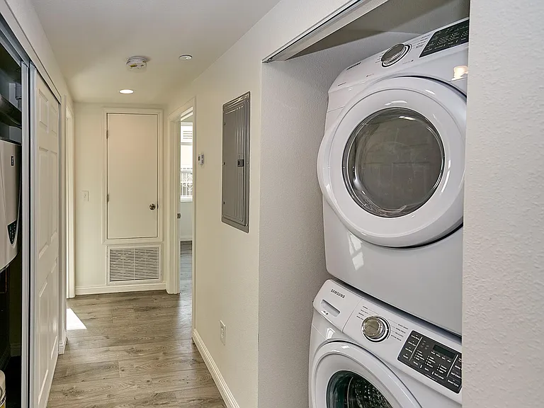407 N Ardmore Ave #201 — Photo 23